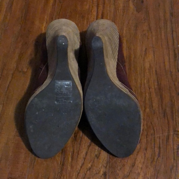 Shoes - Picture 4 of 5